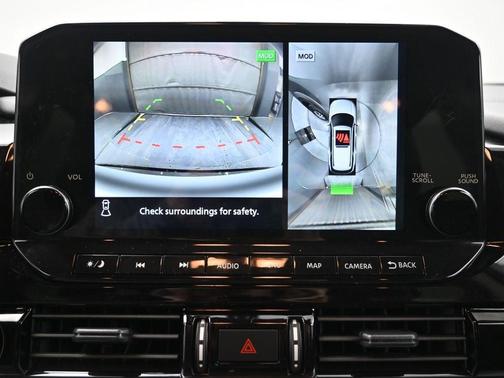 2025 Nissan Pathfinder SL FWD