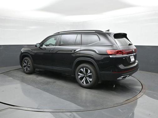 Deep Black 2026 Volkswagen Atlas 2.0T SE