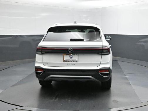 Pure White 2026 Volkswagen Taos SE