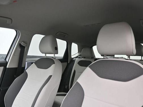 Pure White 2026 Volkswagen Taos SE