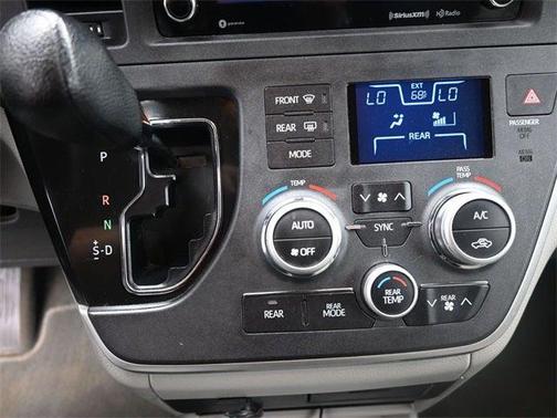 2020 Toyota Sienna LE
