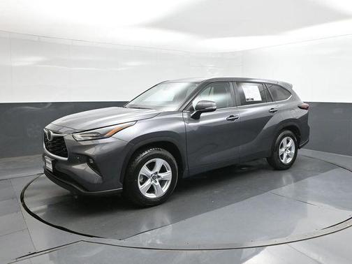 Magnetic Gray Metallic 2025 Toyota Highlander LE