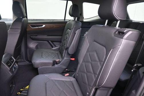Deep Black Pearl 2026 Volkswagen Atlas 2.0T SE w/Technology