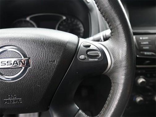 2017 Nissan Pathfinder SV