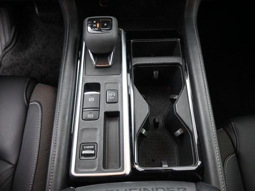 2022 Nissan Pathfinder SL 2WD