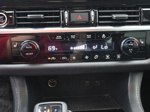 2022 Nissan Pathfinder SL 2WD