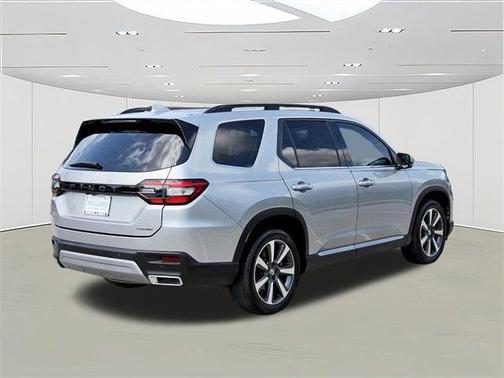 2023 Honda Pilot Touring 8-Passenger