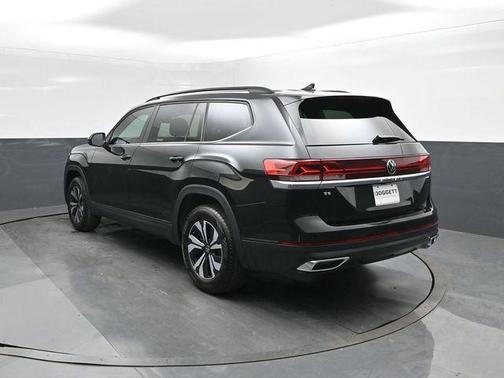 Deep Black 2026 Volkswagen Atlas 2.0T SE