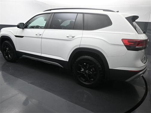 2024 Volkswagen Atlas 2.0T SE w/Technology 4MOTION