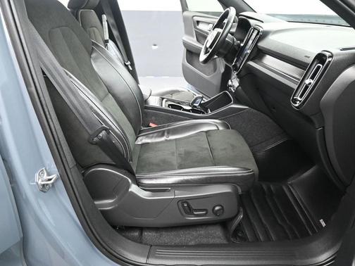 2022 Volvo XC40 Recharge Pure Electric P8 Twin Plus