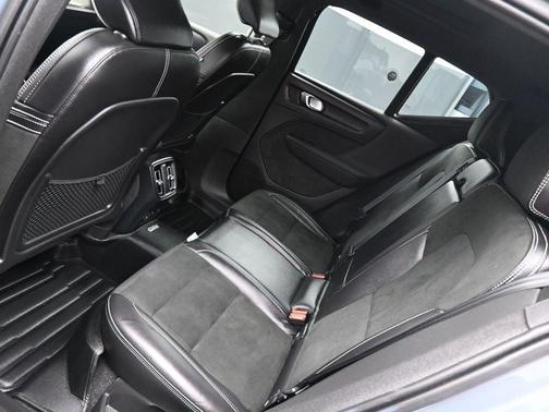 2022 Volvo XC40 Recharge Pure Electric P8 Twin Plus