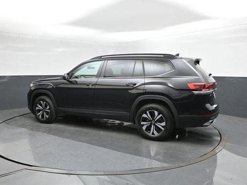 Pearl 2026 Volkswagen Atlas 2.0T SE