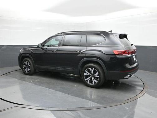 Deep Black 2026 Volkswagen Atlas 2.0T SE