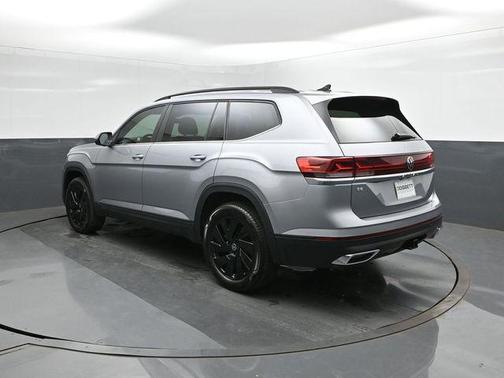 silver mist metallic 2026 Volkswagen Atlas 2.0T SE w/Technology