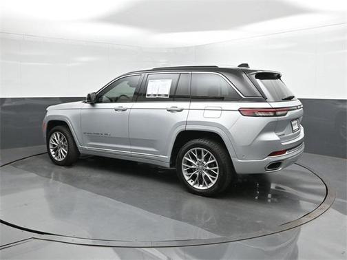 2022 Jeep Grand Cherokee Summit