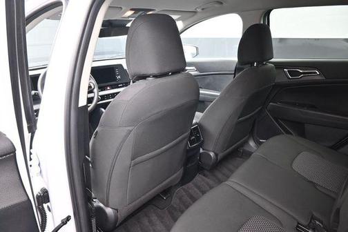 Glacial White Pearl 2025 Kia Sportage LX