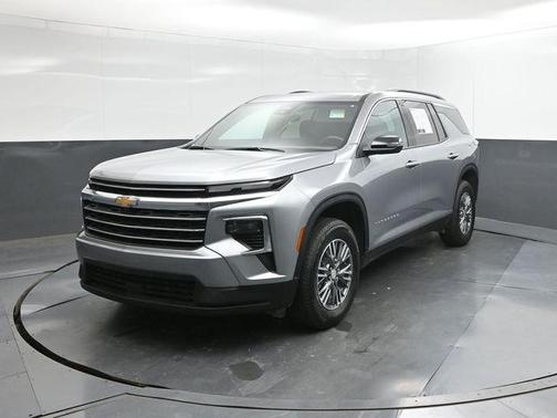 Sterling Gray Metallic 2025 Chevrolet Traverse LT