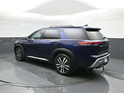 2023 Nissan Pathfinder Platinum FWD