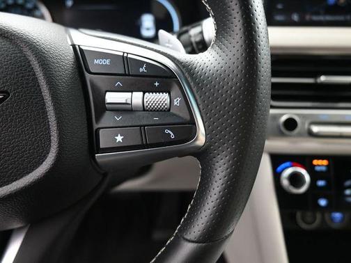 Uyuni White 2025 Genesis G70 2.5T AWD