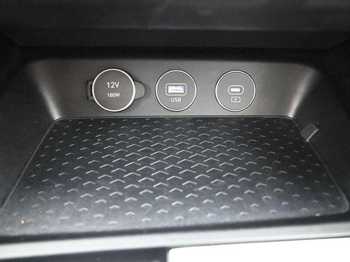 Uyuni White 2025 Genesis G70 2.5T AWD