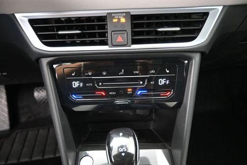 Monument Gray 2026 Volkswagen Taos SE