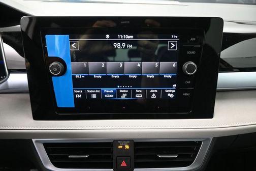 Monument Gray 2026 Volkswagen Taos SE