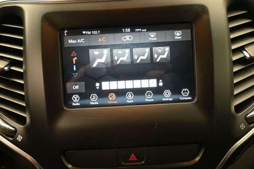 Light Brownstone Pearlcoat 2019 Jeep Cherokee Latitude