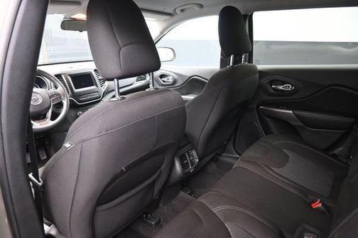 Light Brownstone Pearlcoat 2019 Jeep Cherokee Latitude