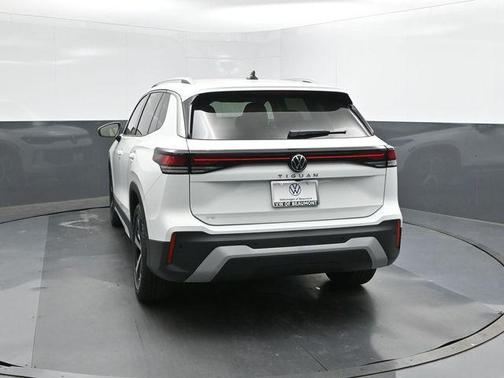Pure White 2026 Volkswagen Tiguan 2.0T SE