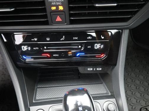 Kings Red Metallic 2026 Volkswagen Jetta 1.4T SE