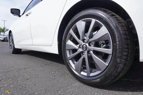 Aspen White Tricoat 2026 Nissan Sentra SL