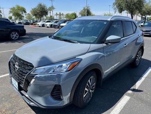 Boulder Gray Metallic 2024 Nissan Kicks SV