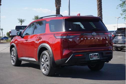 2024 Nissan Pathfinder SV