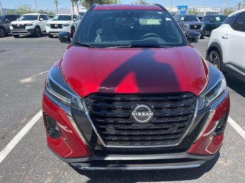 2023 Nissan Kicks SR