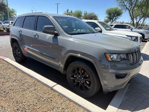 Sting-Gray Clearcoat 2021 Jeep Grand Cherokee Laredo