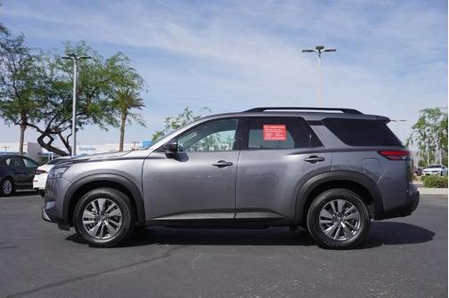 2024 Nissan Pathfinder SV