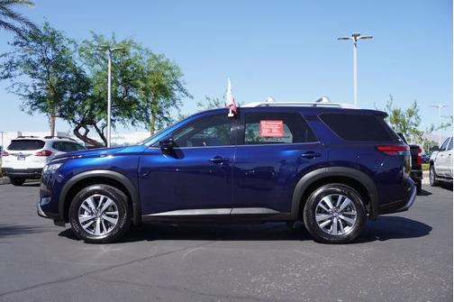 2022 Nissan Pathfinder SL