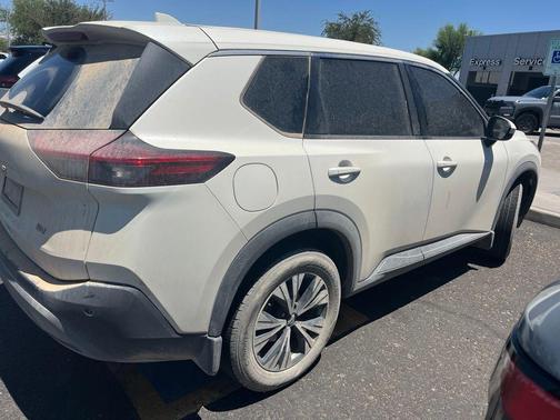 Pearl White Tricoat 2023 Nissan Rogue SV