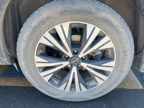 Pearl White Tricoat 2023 Nissan Rogue SV