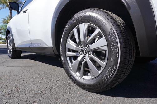 Brilliant Silver Metallic 2025 Nissan Pathfinder SV FWD