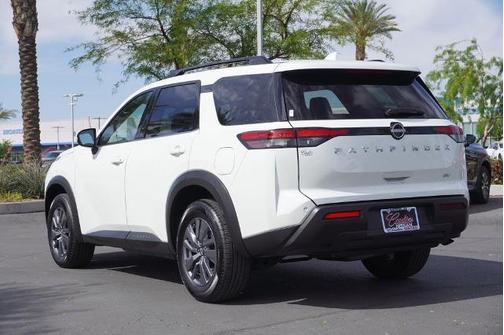 2024 Nissan Pathfinder SV