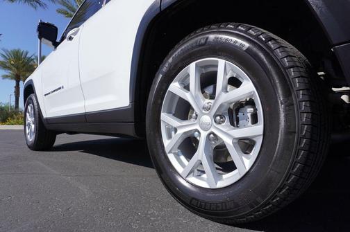 Bright White Clearcoat 2023 Jeep Grand Cherokee Limited