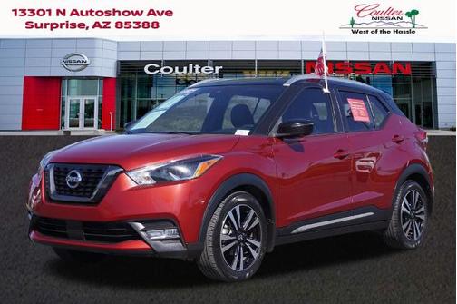 Cayenne Red / Super Black 2020 Nissan Kicks SR