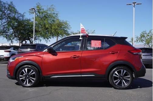 Cayenne Red / Super Black 2020 Nissan Kicks SR