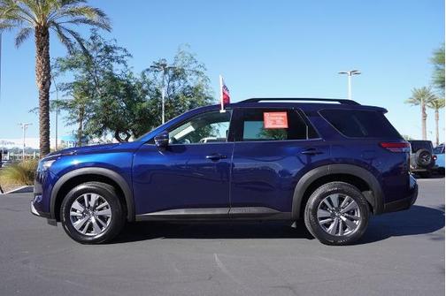 2024 Nissan Pathfinder SV