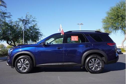 2024 Nissan Pathfinder SV