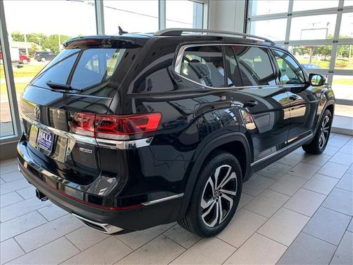 Photo 3 of 25 of 2021 Volkswagen Atlas 3.6 V6 SEL Premium