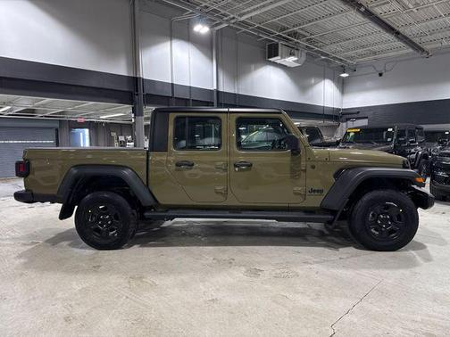 2026 Jeep Gladiator Sport