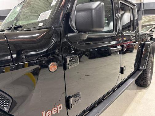 Black Clearcoat 2026 Jeep Gladiator Mojave X 4x4