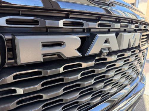 Diamond Black Crystal Pearlcoat 2026 RAM 1500 Big Horn/Lone Star